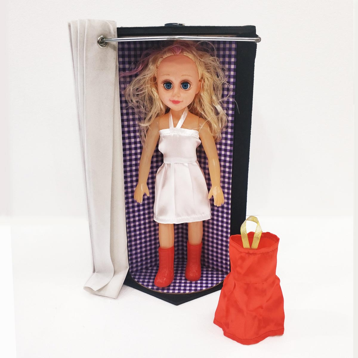 Dress Changing Doll by Tora Magic (0685)