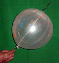 Naald door Ballon navulling vrolijk bedrukt (3294)